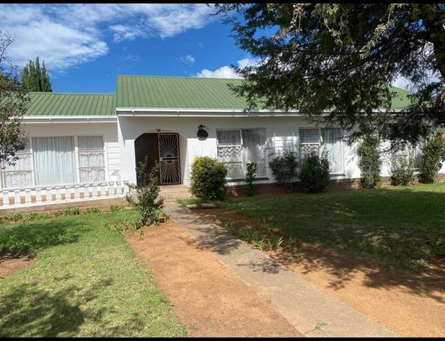 6 BEDROOM HOUSE FOR SALE IN KOMANI PARK